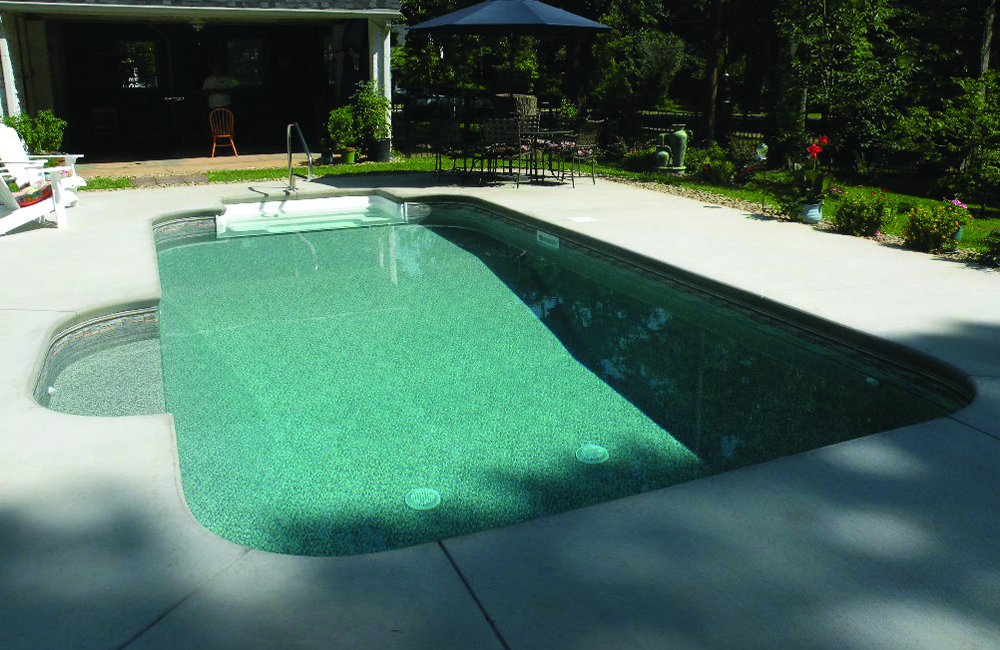 2’ Radius Rectangle featuring an 8’ center Thermoplastic Step-N-Rest and Nexus™ Steel Cuddle Cove