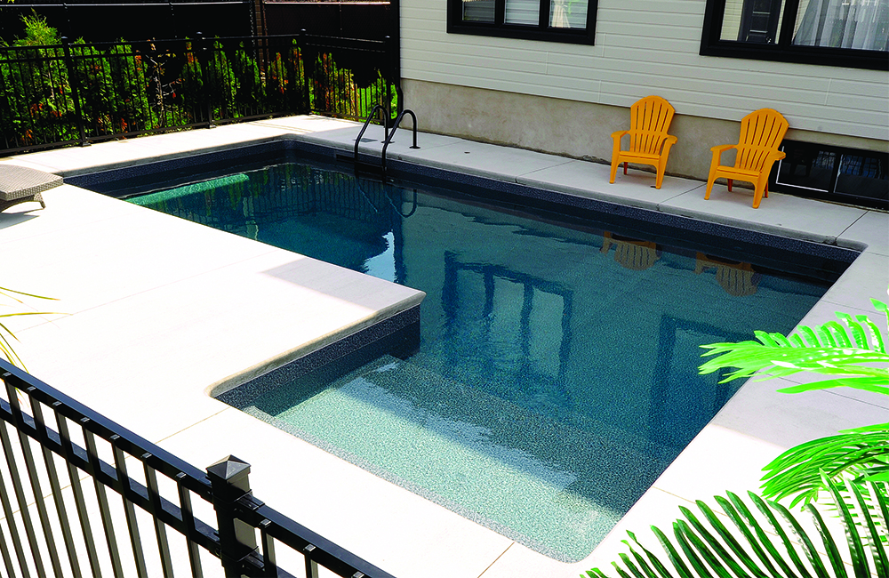 6” Radius Rectangle 90° Left featuring an 8’ center Nexus™ Steel Stair with 2nd step Sundeck