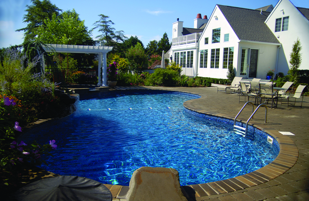Figure 8 featuring an offset Radius Nexus™ Polymer Stair and Thermoplastic round Spillover Spa