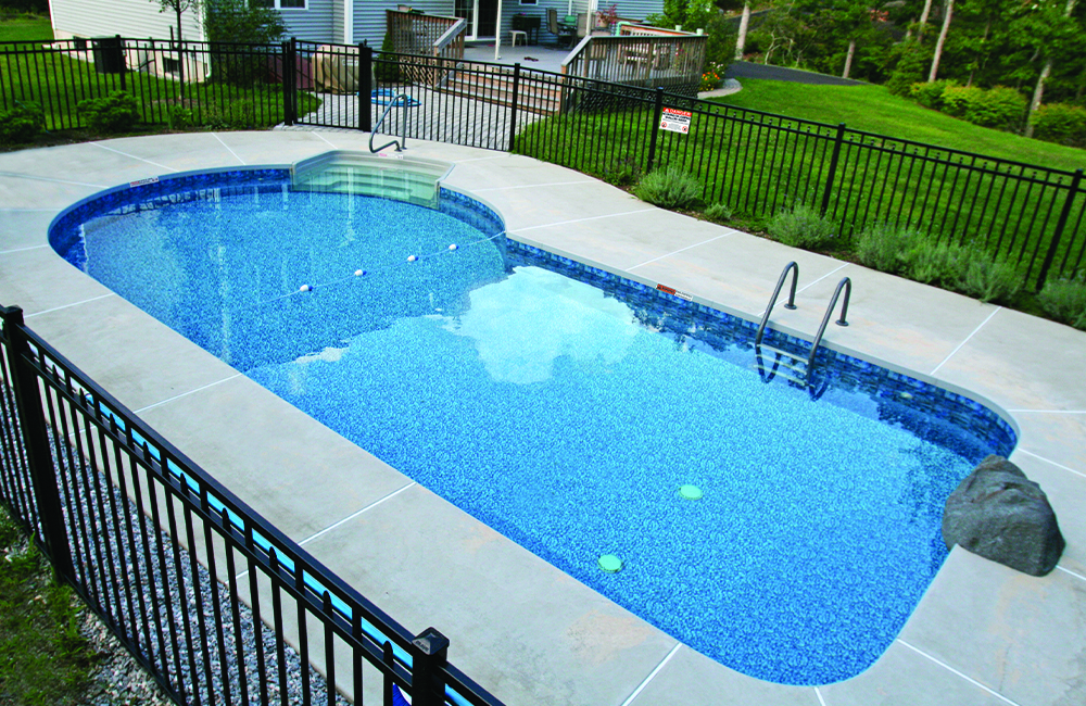 Keyhole Reverse View featuring an 8’ offset Thermoplastic Step-N-Rest