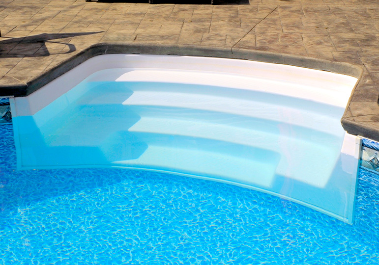 Saratoga Step N Rest Pool Step